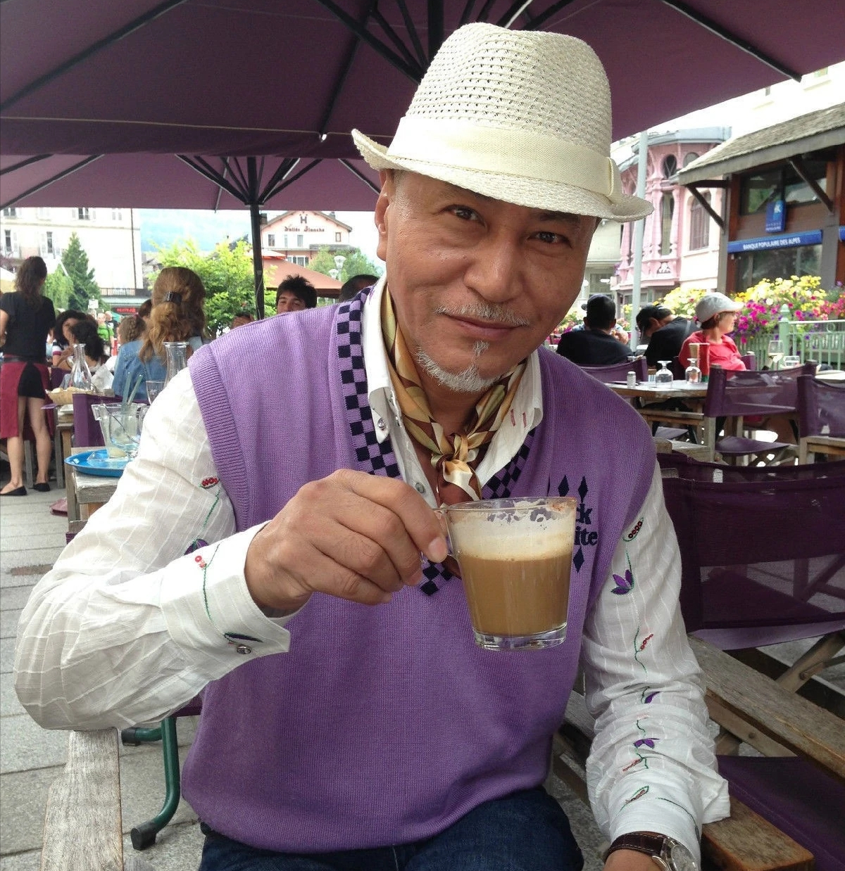 牛犇，资助百位学生，与初恋相守60年，晚年住养老院，令人泪目