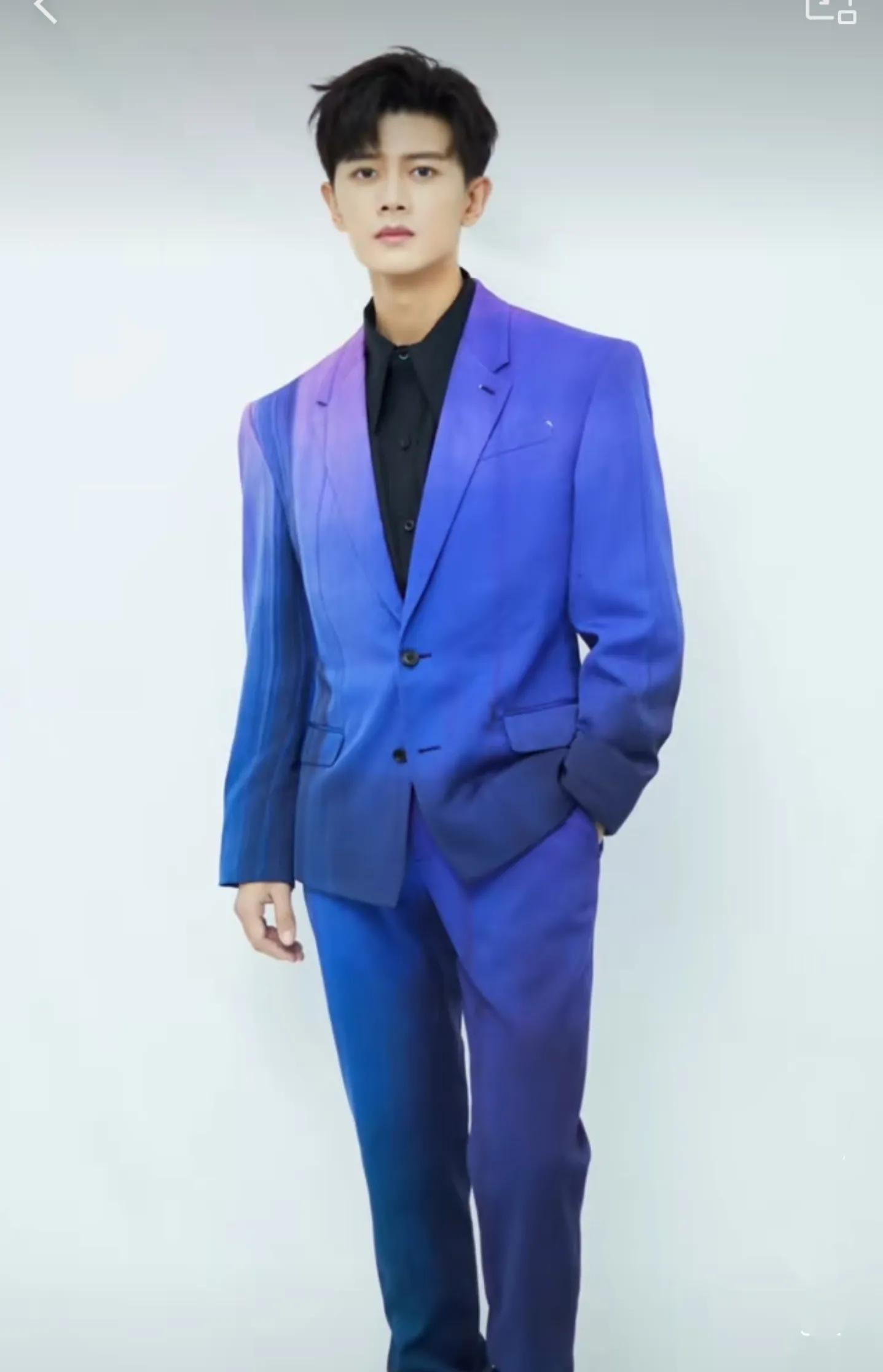 #任嘉伦#考古几张照片，衣架子