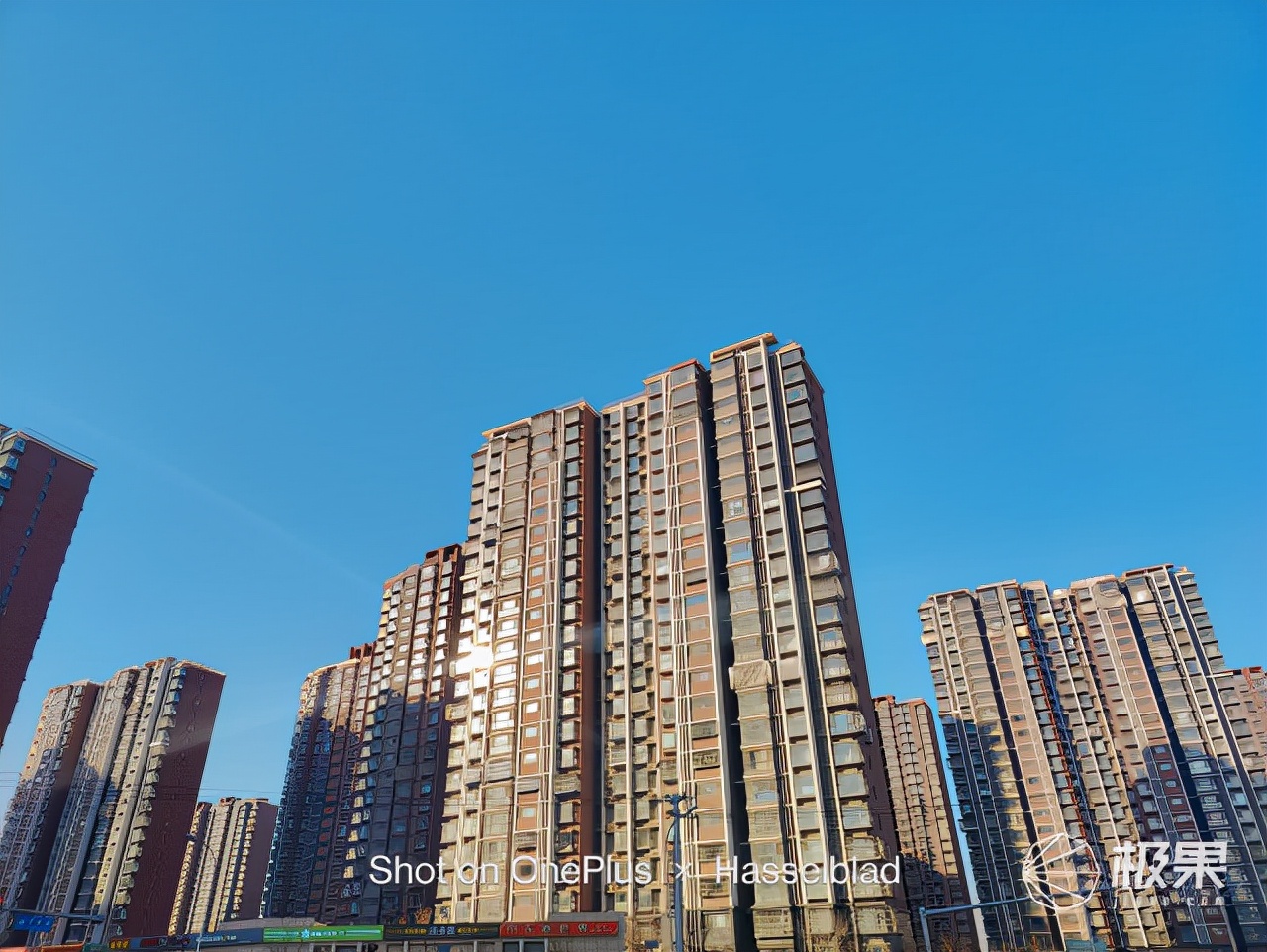 一加10 Pro动手玩：外观独树一帜，手感依旧无敌