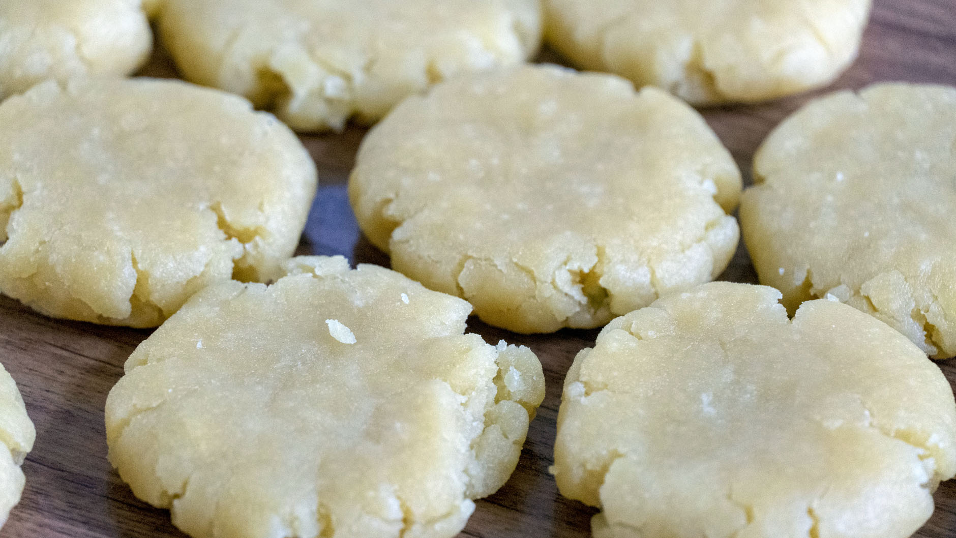 面粉最过瘾的6种做法，不用烤箱，咬一口酥掉渣，一出锅就抢光了