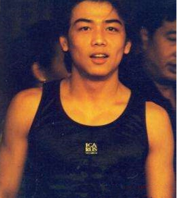 薛之谦摆拍，靳东写诗，张大大泪流满面，男人做作起来真要命