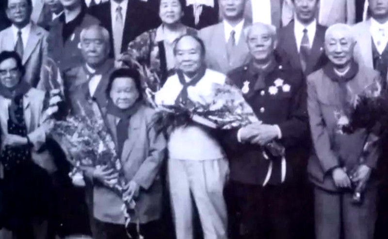 89年邓小平接见二野战友，见到杨国宇愣了愣说：这不是杨大人吗