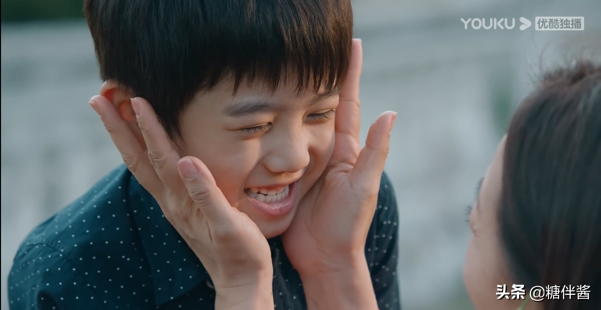 《女心理师》原著评分7.3，影视化5.2，收视全靠杨紫井柏然甜爱