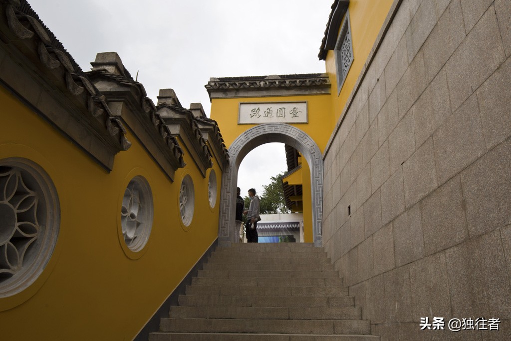 金山寺简介（一个充满历史传说与神话故事的寺庙）