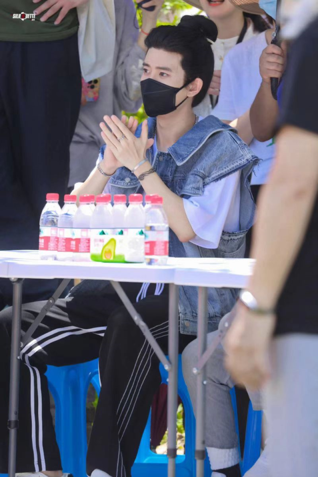 任嘉伦宋祖儿《无忧渡》官宣开机！捉妖师和另一女子奇幻爱情