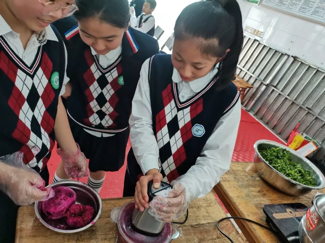 新兴小学劳动教育“小厨房”课程之“做青团”