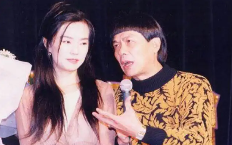 2017年，猪哥亮去世，生前背上数亿赌债，与女儿谢金燕互曝丑闻