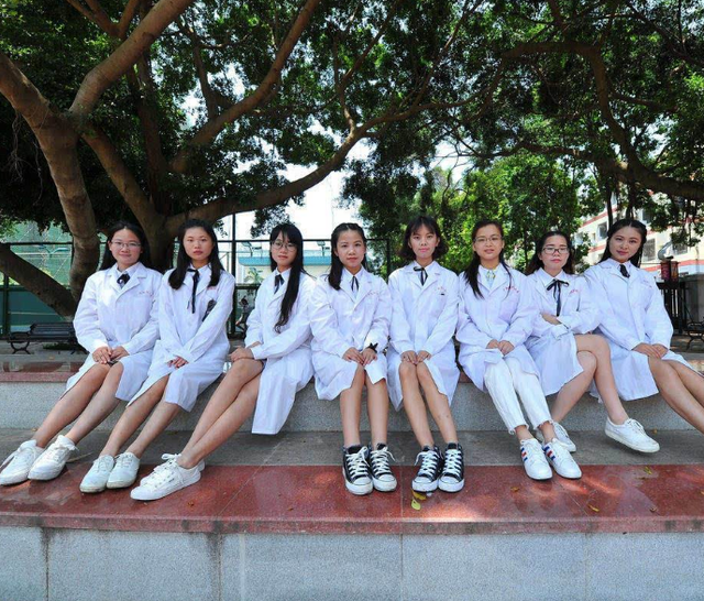 清华大学换了新校长，他的身份和背景引争议，学生：为啥不请院士