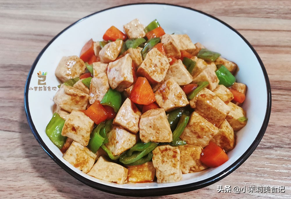 女人们：皮肤干燥，别只会敷面膜，常吃8种食物，水润嫩白美美哒