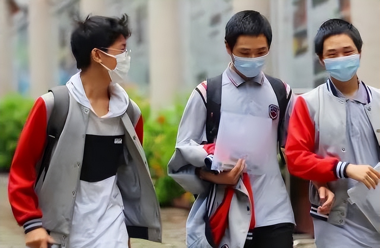 全国多地中小学停课，高考是否会推迟？高中班主任给出预测