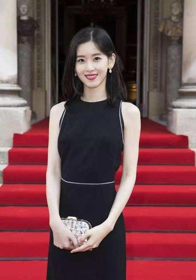 清纯校花误入名利场，会发生什么？是完成阶级跳越还是沦为三线？