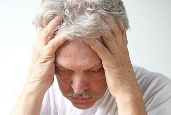 为何白头发会越长越多？不要觉得自己老了，或许是缺少这3种营养