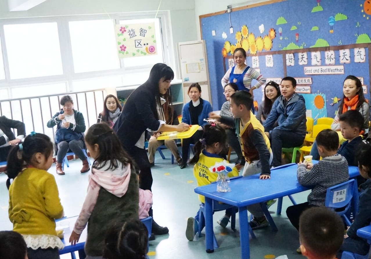 某幼师抱怨自己“工资低”，看完真实收入后，家长：人要学会知足