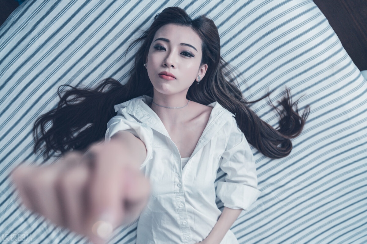 29岁的女人：因为一次同学聚会，竟然发生了婚外情，该告诉丈夫吗