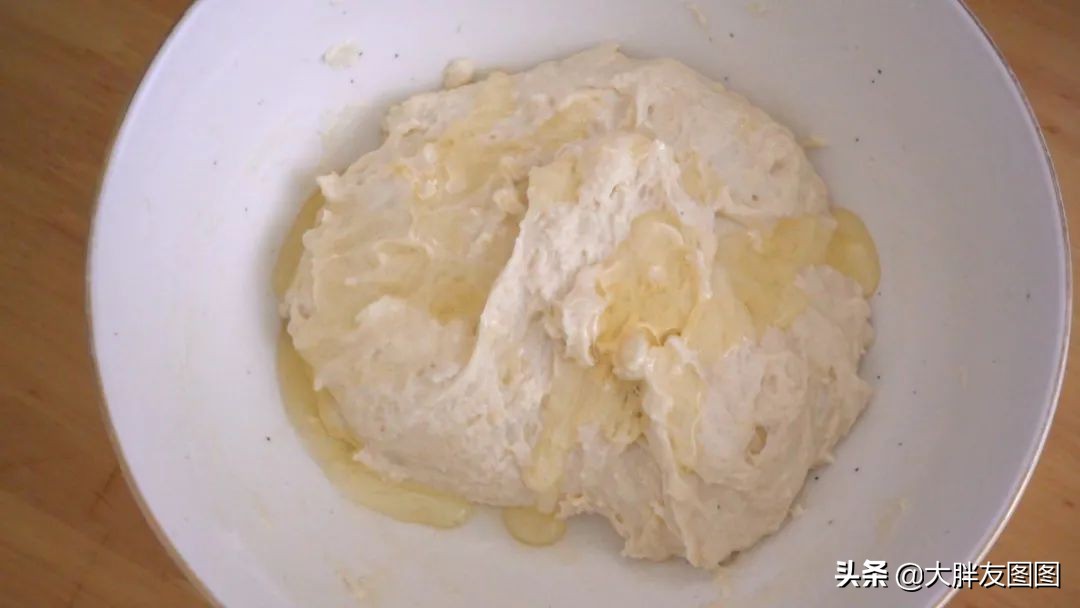 配方揭秘！椰蓉大面包的做法，软蓬蓬，热乎乎，一出炉就忍不住了