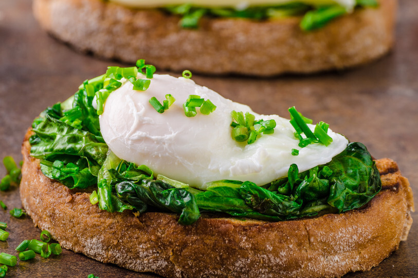 煮荷包蛋，水开直接下锅是大错，掌握2个步骤，圆润完整无飞沫