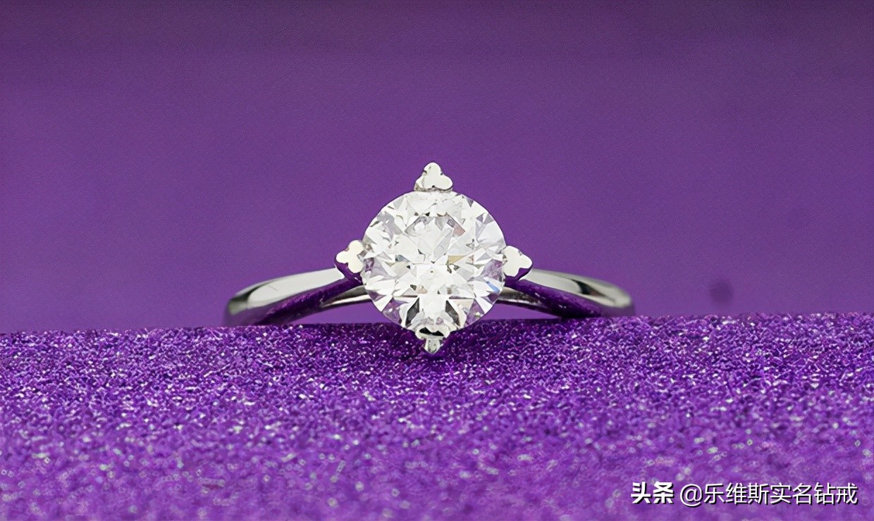 订婚需要买对戒吗（对戒是订婚买还是结婚买）