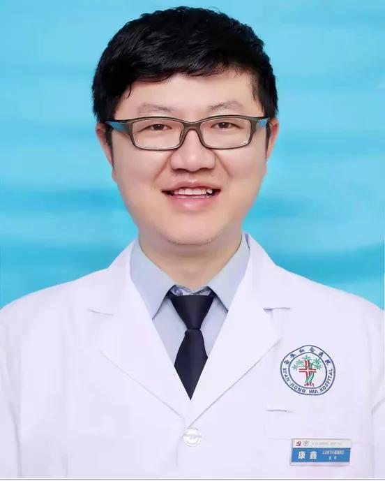 弘扬雷锋精神 白衣丹心传递爱心力量——记志愿服务队队长康鑫