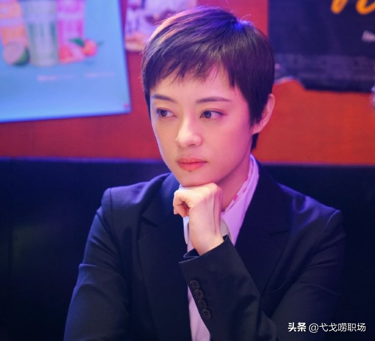职场女性，千万别看轻自己，向前一步，成就崭新的你