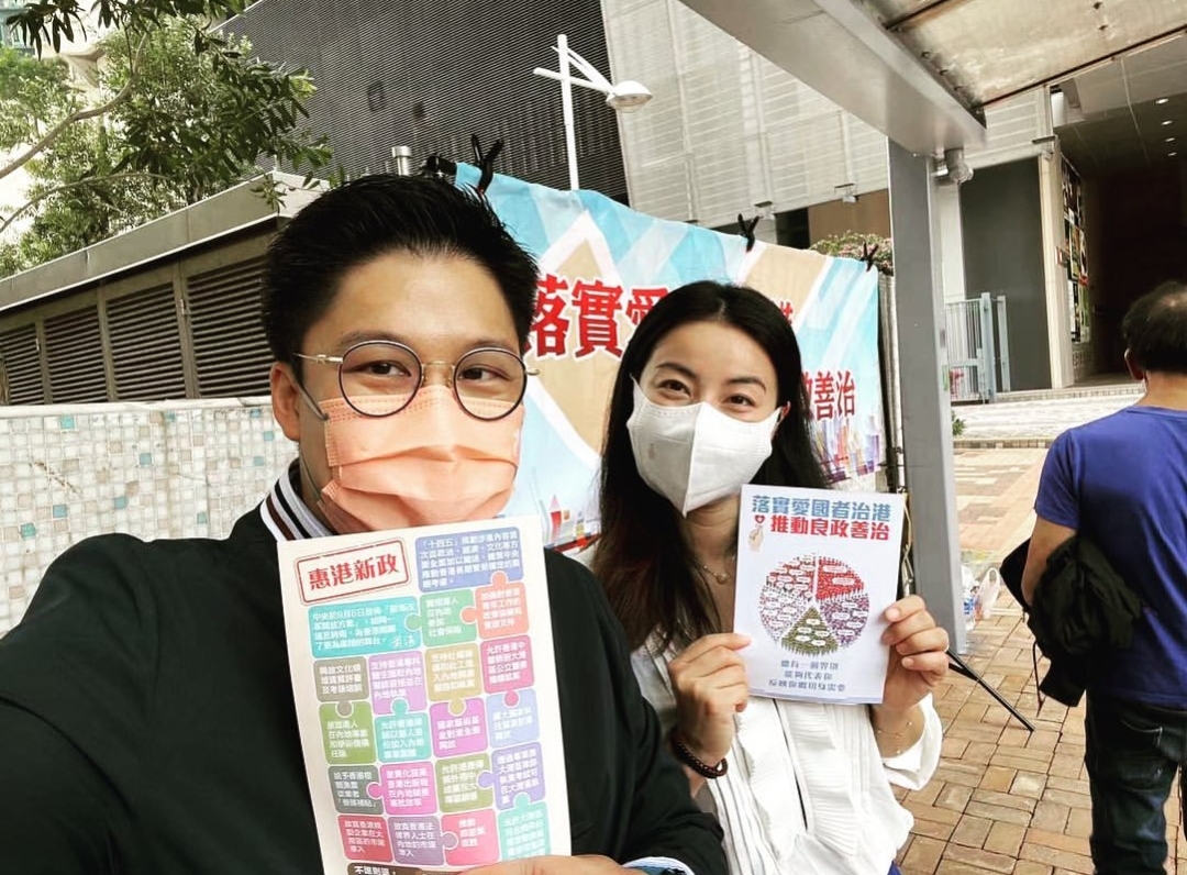 霍启刚带郭晶晶和儿子街头拉选票，亲弟弟一同现身帮宣传尽心尽力