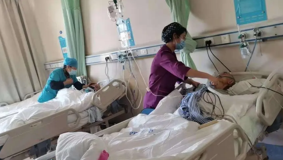 2014年新疆女孩瘫痪失忆，醒来只记得男友，男友不离不弃创造奇迹