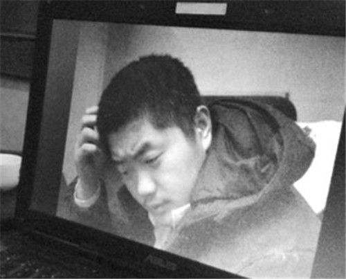 2013年，18岁高三学生花60万雇凶弑父杀姐，姐姐临死仍锁门护弟弟