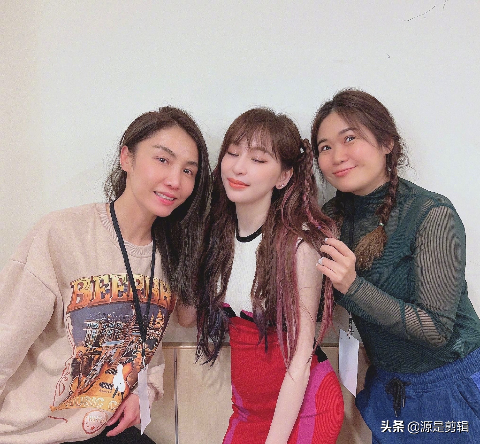 王心凌清纯可爱和友人搞怪美照曝光