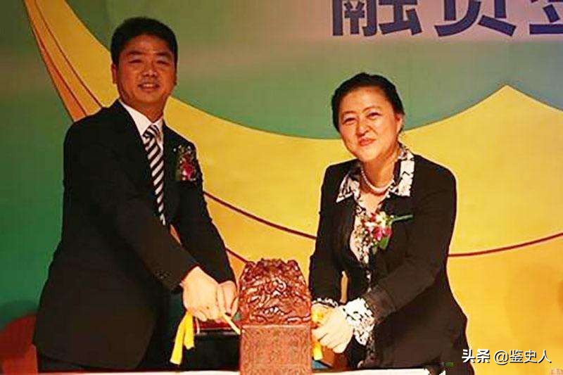 刘强东“背后的三个女人”：除了章泽天，另外两个也是京东的贵人