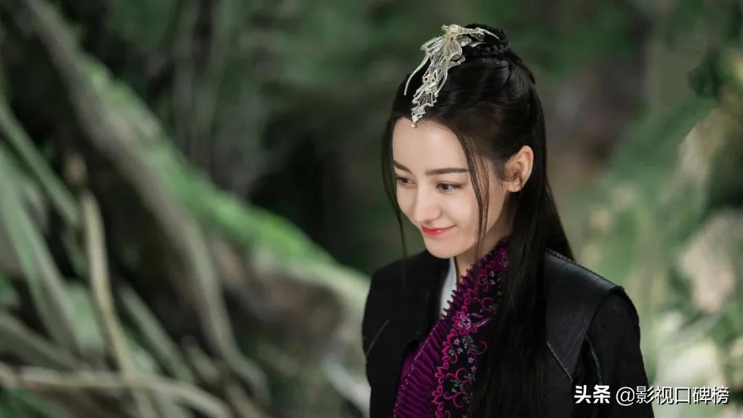 同是新疆美人,把迪丽热巴和古力娜扎放到一起对比,差别就出来了