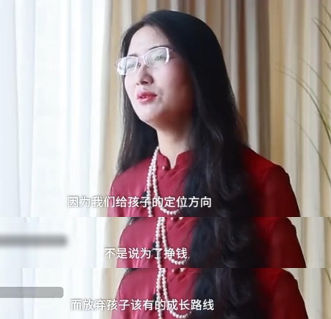 还记得“点读机女孩”吗？成为康辉师妹的她参加冬残奥会开幕式了