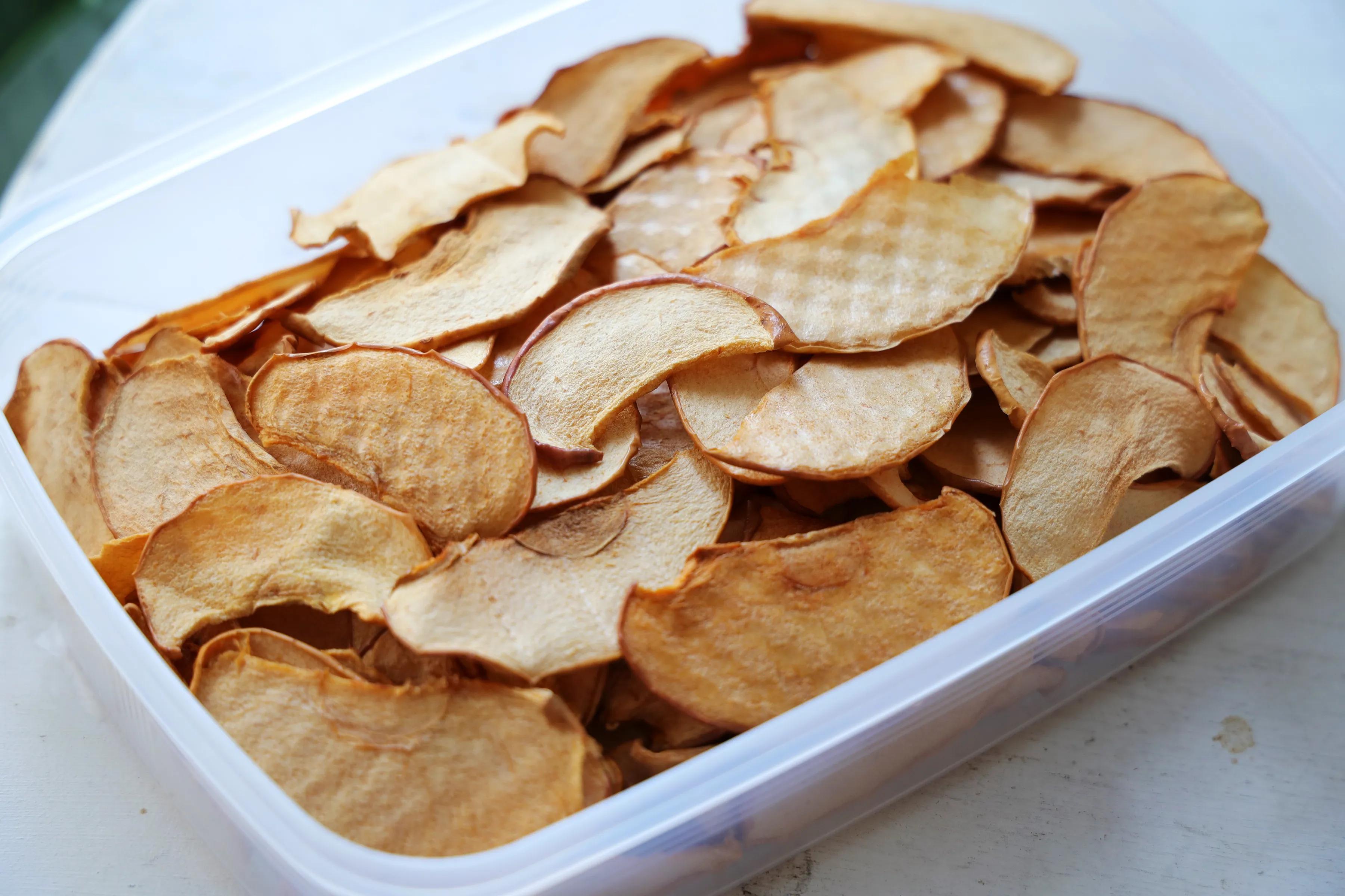 苹果别直接吃了，简单一步做成小零食，酸酸甜甜嘎嘣脆，超好吃