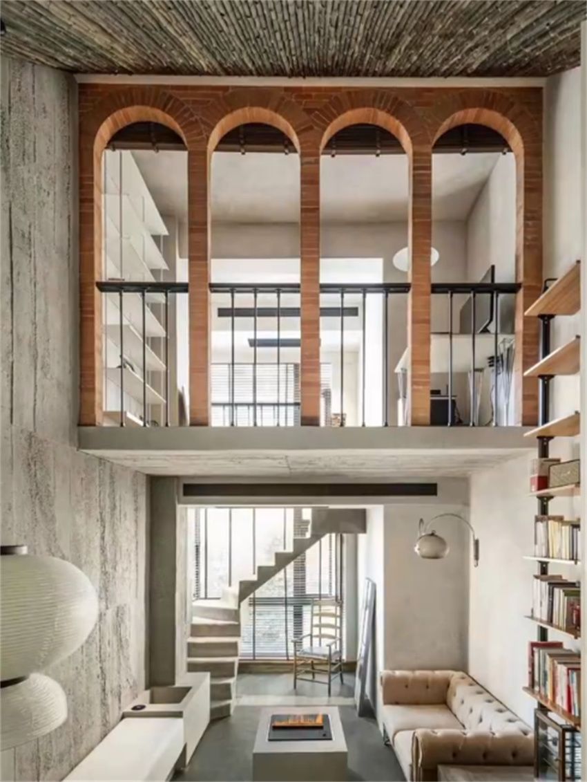 杭州姑娘买下87㎡“怪房”，自己爆改成复式！网友：这是别墅吧