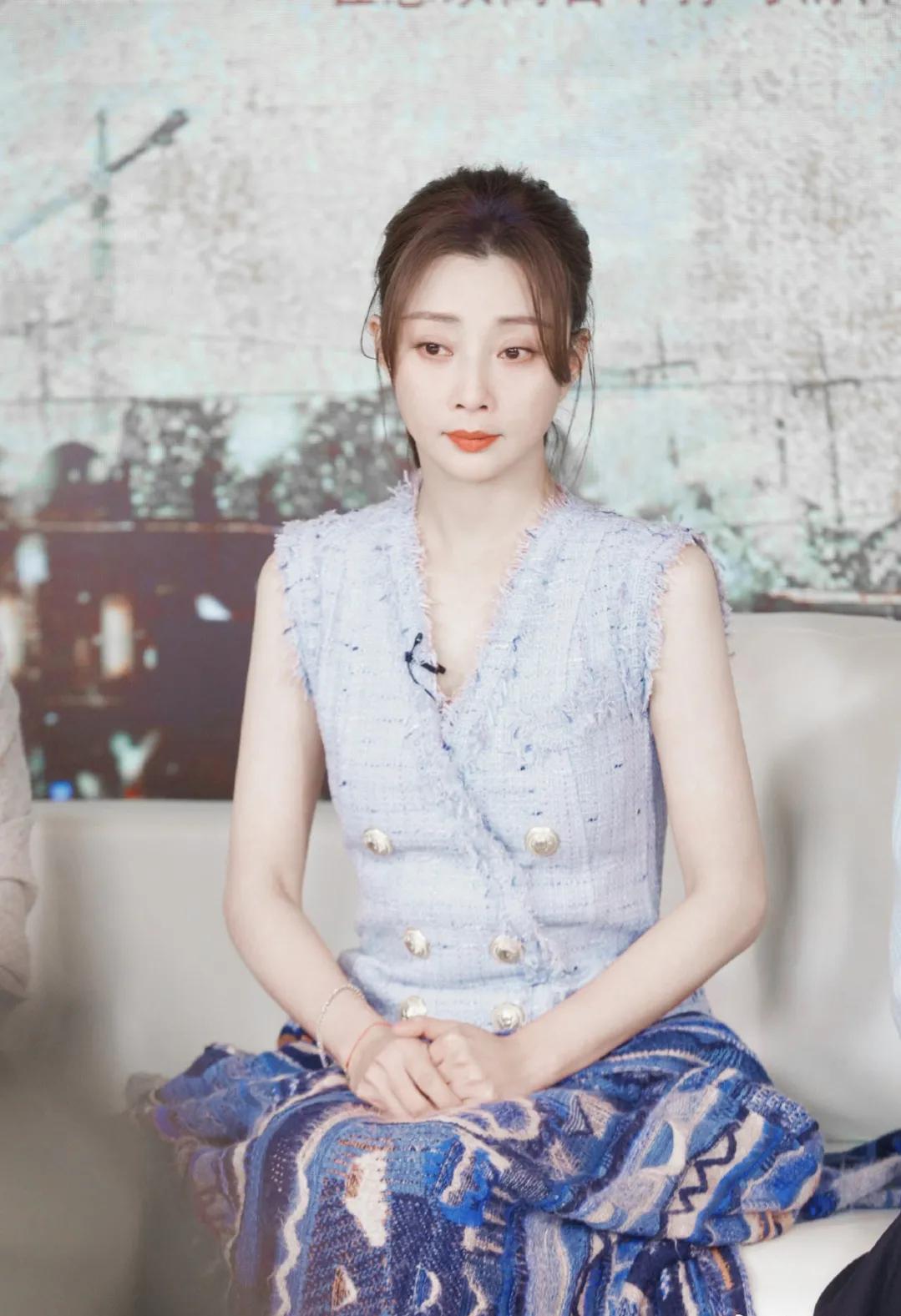 殷桃好有成熟魅力呀，姐姐真的很让人心动