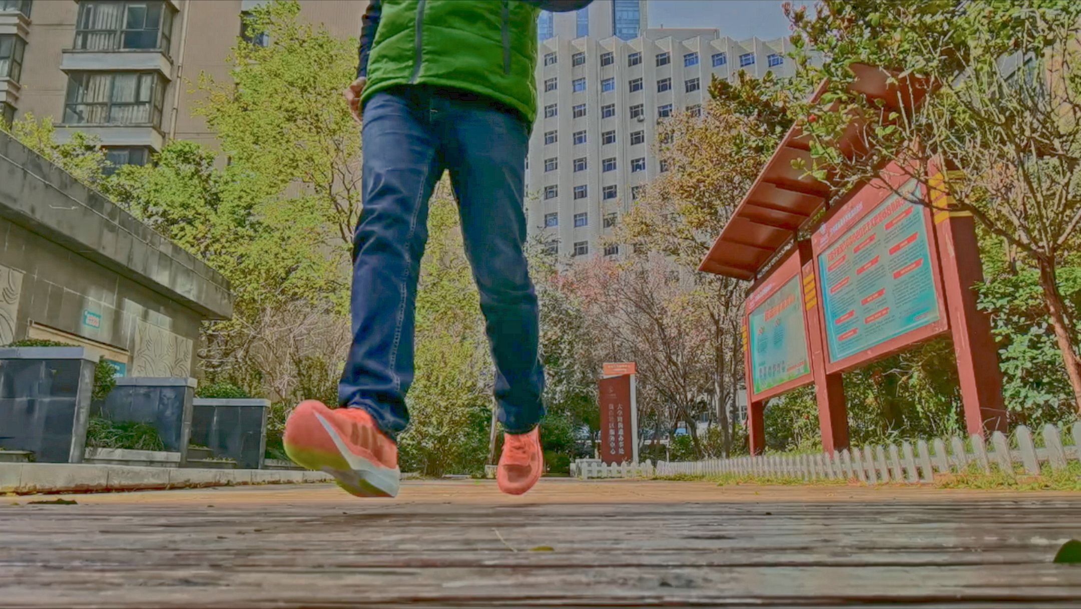 咕咚全掌碳板跑鞋42K，让“造风者”尽情去RUN