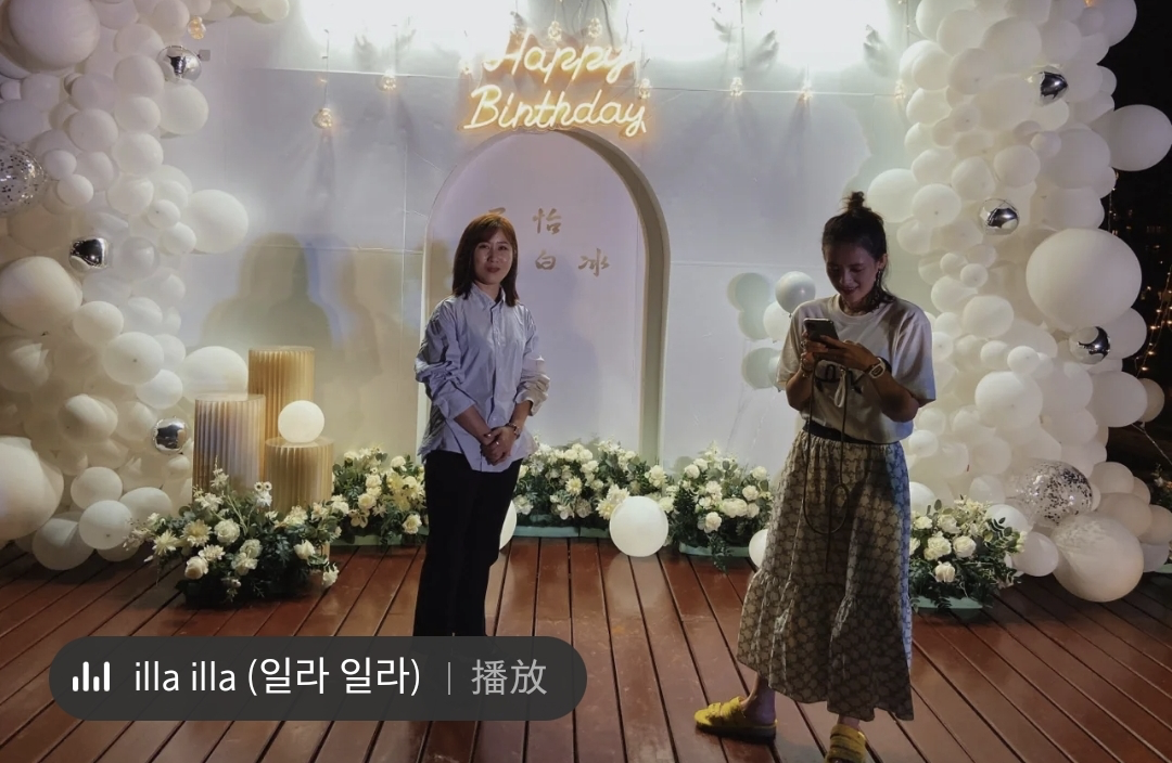 章子怡在三亚庆生，被网友大赞超级随和，儿子模仿妈妈许愿萌态足