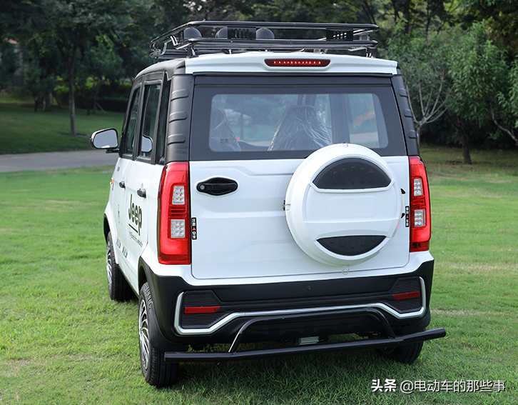 2款低速四轮电动车,有空调,空间大,价格7000元起,适合老年人