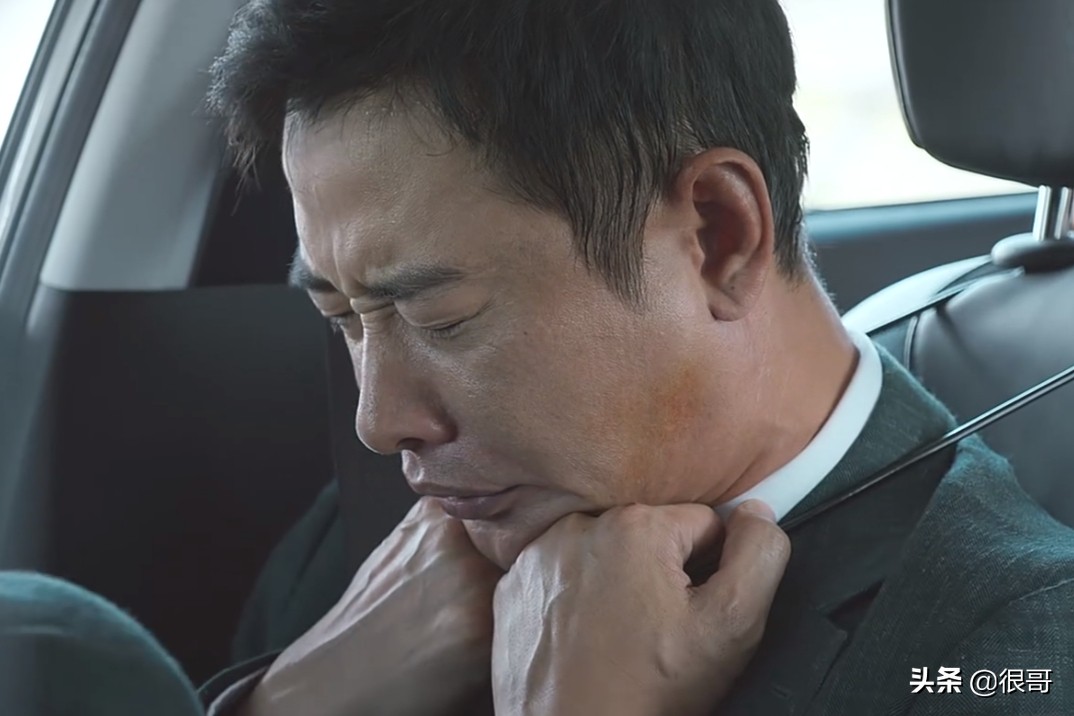 《庭外》中的脸熟，霍青是反派专业户，栾元晖隔着屏幕都让人害怕