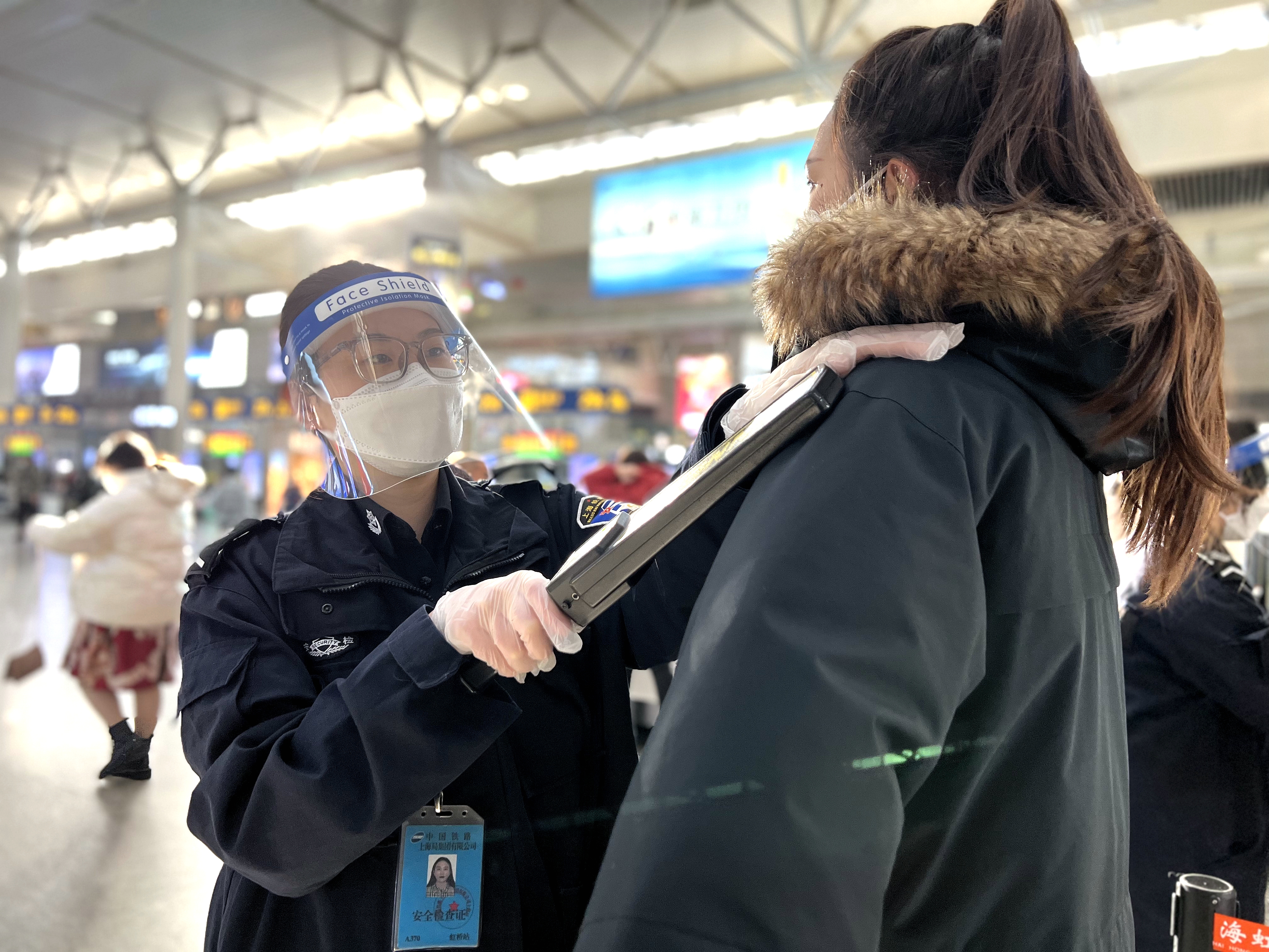 看，春运中那些铁路人追梦的身影