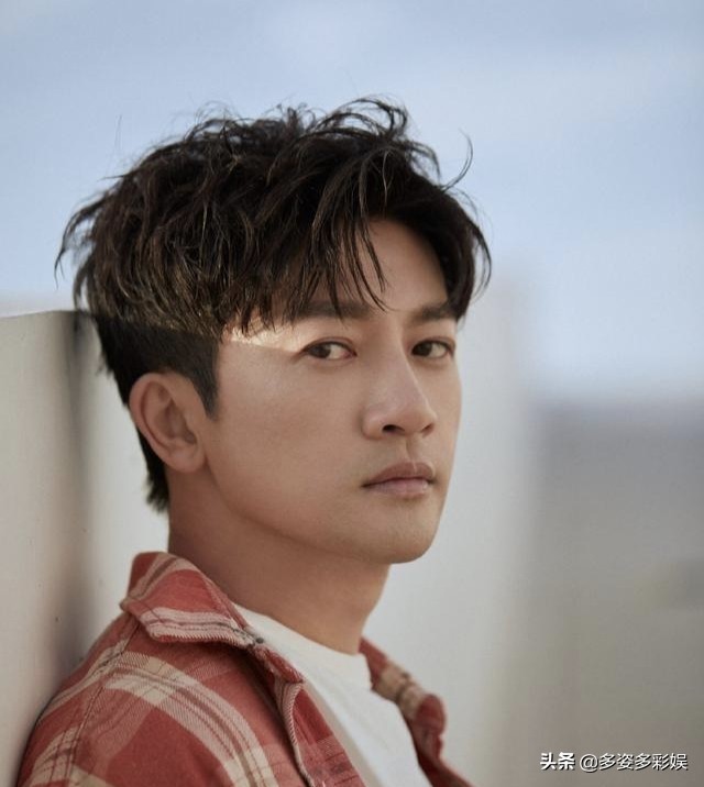 《披2》初舞台，苏有朋任贤齐等唱经典，郑钧的歌名还是那么独特