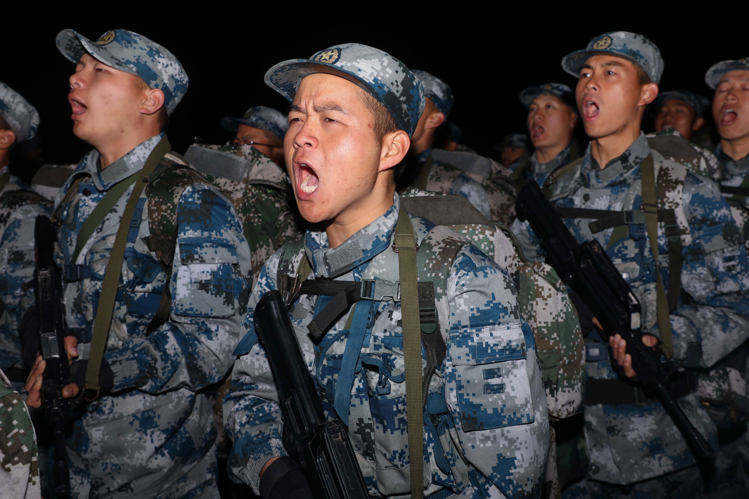 徒步56公里,新兵们这场综合拉练战味十足