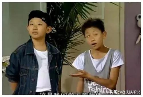 他才是真正的“不老男神”，34岁还在演孩子，娶妻被嘲似两代人