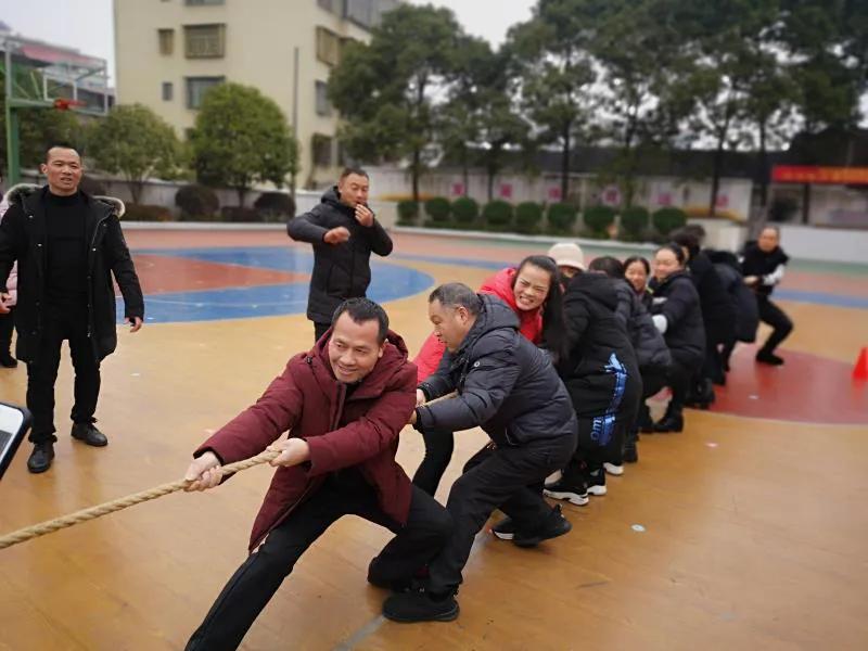 武冈市迎春亭东方红小学举行迎新年工会活动