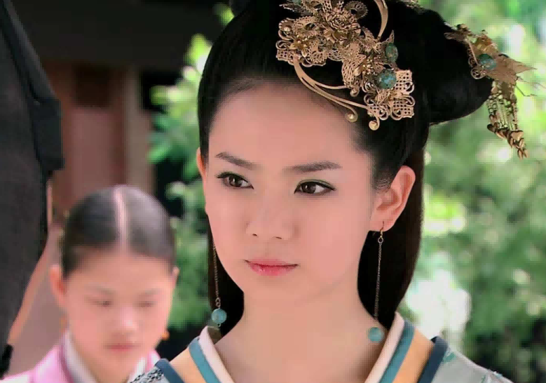 “歪瓜裂枣”别硬演公主，这9位女星告诉你，什么才叫金枝玉叶