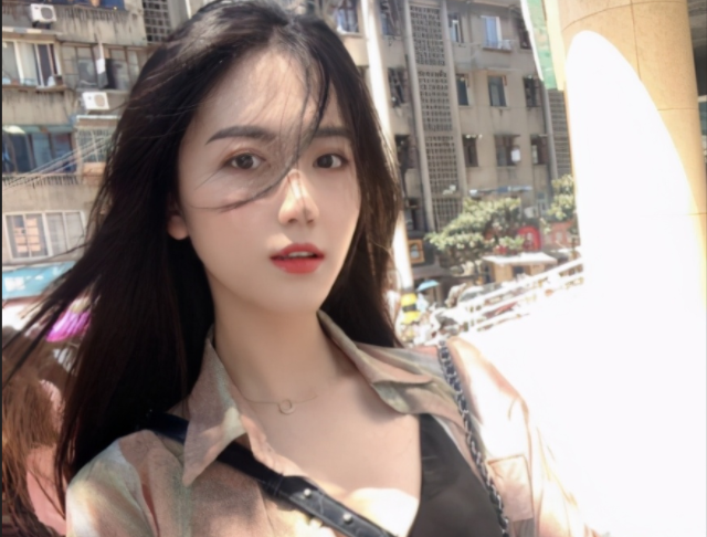 大学生返校前后对比照，男生变回“帅弟弟”，女生好似“换颜”