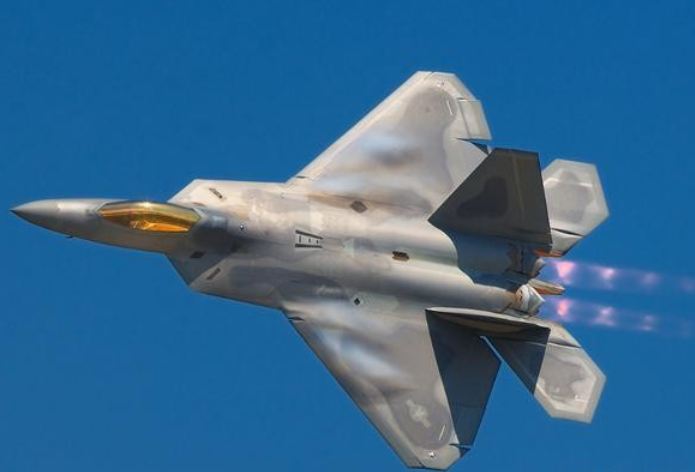 美媒2021年全球十大最强战机榜单：B-2、F-22等轰炸机与战斗机共同上榜