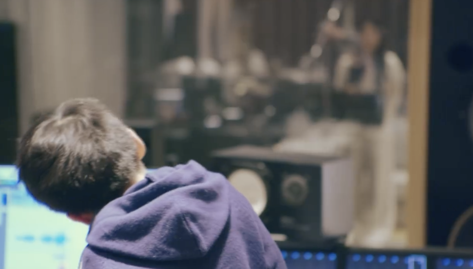 陈妍希发布新歌mv，儿子正脸首次曝光，小星星眉清目秀像爸爸陈晓