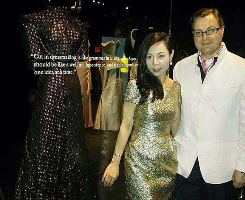 2004年天津女孩嫁外国穷小子，见家长才知对方是伯爵，住千平豪宅