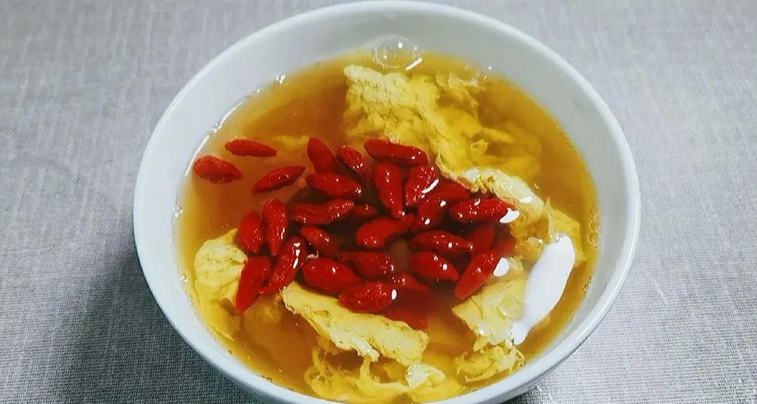 生姜加枸杞，作用拿钱都难买，解决了很多人的烦恼，省钱又实用