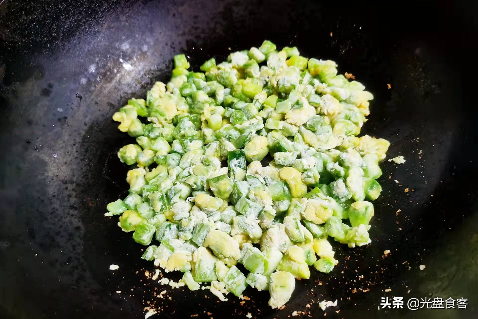 炒面粉的功效与作用(把一勺面粉加入青椒里) - 行就行