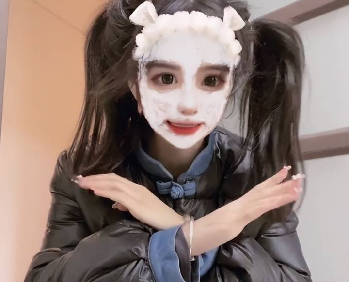 甜美萝莉网红安妮 假装退网只为博流量关注-哪边嗨